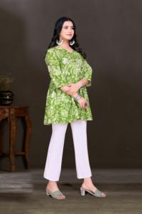 Dernières femmes décontracté et vêtements quotidiens saison d'été pur coton court Kurti et haut avec impression numérique avec manches fantaisie pour les femmes - Product Image 3