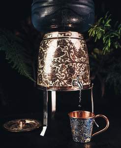 Dispensador de Agua de Cobre Ecológico con Boca Ancha para una Fácil Limpieza y Recarga, Diseño Costero, Uso en Mesa - Product Image 2