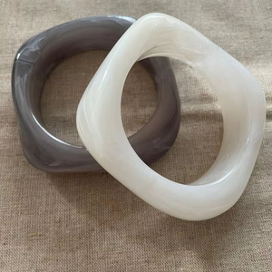 Brazalete de Resina de Moda, Accesorios Elegantes para Hombres y Mujeres de la India, Nueva Joyería, Brazalete de Resina, Artesanía de Resina - Product Image 1