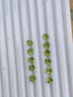 Lot de pierres précieuses naturelles de 6 mm en péridot, taille ronde, avec une belle couleur et une bonne qualité de lustre, pour la fabrication de bijoux, 11 pièces.