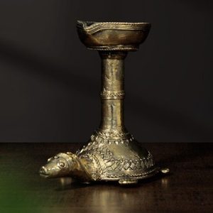 ที่วางเทียนเต่าโลหะ DHOKRA ขนาด5.5นิ้วทำด้วยมือสำหรับตกแต่งบ้านระหว่างเทศกาลดิวาลีคริสต์มาสและให้เป็นของขวัญ - Product Image 2