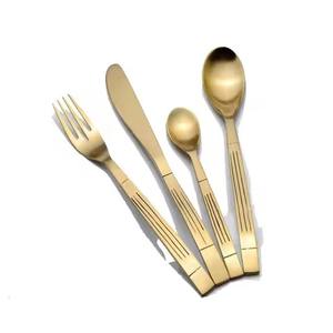 Beaux couverts en acier inoxydable avec des poignées design complètent les tendances de la restauration moderne et l'esthétique minimaliste, idéal pour offrir en cadeau - Product Image 4