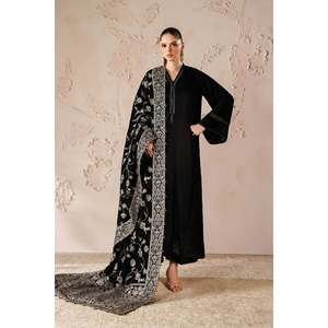 Chal de Terciopelo Bordado Floral VS-57 - Estola Ligera de Rayón y Algodón Suave para Invierno - Product Image 5
