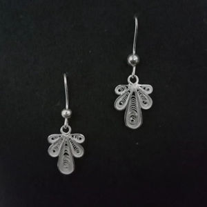 Pendientes de tuerca brillantes de alta calidad más vendidos Diseño de dedo medio con brillo de alta calidad Directo del proveedor indio - Product Image 1