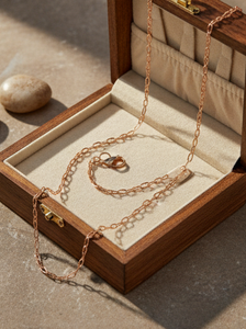 Elegante collar de cadena de doble tono para mujer, joyería minimalista ligera en tonos dorado y plateado, perfecta para el uso formal diario - Product Image 4