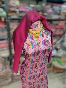 Maqbal Dirac rose avec broderie multicolore, Gorgorad pêche et châle assorti marron - Product Image 2