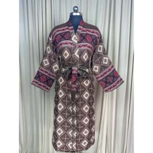 Cómodo y Cálido Kimono de Invierno para Mujer, Mezcla de Lana de Yak, Estampado de Diamantes Marrones, Bata de Casa con Bolsillos, Estilo Casual, Ropa de Estar por Casa - Product Image 1