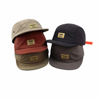 Casquette japonaise à visière courte 5 panneaux avec sangle orange réglable, étiquette vintage multicolore, en tissu à séchage rapide