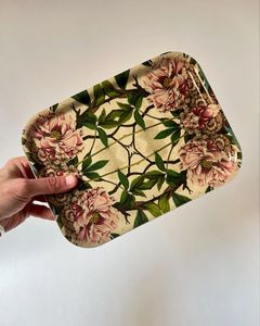 ถาดโลหะสไตล์ร่วมสมัยพร้อมดีไซน์ศิลปะสำหรับเสิร์ฟและตกแต่งภายในแบบโมเดิร์น - Product Image 2