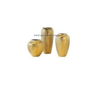 Meilleure vente Vases à fleurs décoratifs au design vintage, lot de 3 vases et pots à fleurs en métal et laiton de différentes tailles au prix le plus bas - Product Image 1