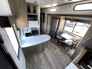 F-o-r-e-s-t R-i-v-e-r S-a-b-r-e 37F-L-L Usado del 2022 - Product Image 6