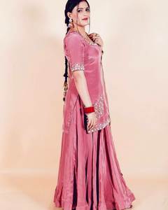 Rehaussez votre garde-robe avec notre dernier arrivage de ensembles Salwar Kameez sur mesure pour les femmes exigeantes à la recherche d'une robe de haute qualité - Product Image 2