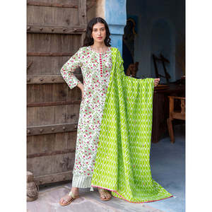 Dupatta de Chifón con Estampado Floral a Mano y Detalles Bordados - Product Image 1