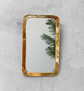 Espejo de Metal con acabado dorado decorativo de pared de diseño contemporáneo hecho a mano más vendido para hoteles, restaurantes y uso en el baño - Product Image 1