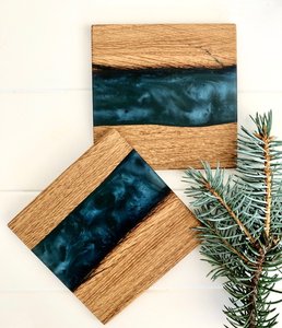 Juego de posavasos de madera y resina hechos a mano con diseño único de Río, ideal para decoración del hogar y regalos - Product Image 3