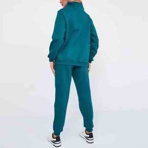 Ensemble survêtement décontracté pour femme en deux pièces avec logo brodé personnalisé et effet vieilli, comprenant un pantalon de jogging et un sweat à capuche zippé - Product Image 3