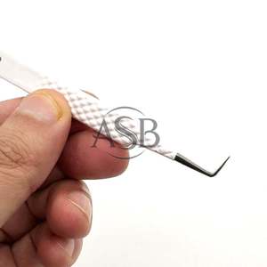 Vente en gros Pince à épiler fine à 90 degrés blanc mat Impression de logo personnalisé Outil de beauté en acier inoxydable Service OEM - Product Image 4