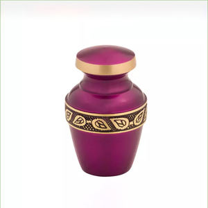 Radiance-recuerdo de cremación de latón, recuerdo de cremación de bronce, mini urna recubierta de laca negra y grabado a mano, laca negra - Product Image 3