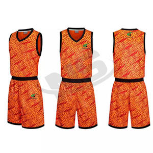 Uniforme de baloncesto personalizado para hombre, ropa de equipo hecha de poliéster, ropa deportiva cómoda, camiseta y pantalones cortos de baloncesto de secado rápido - Product Image 1