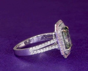 Radiant Cut Fantaisie Vivid Green Lab Grown Diamond Halo Bague de fiançailles 1.82 Carat 18K Or blanc Mariage Anniversaire Cadeau Bijoux - Product Image 1