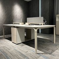 Bureau de travail moderne pour 4 personnes avec cloison en tissu