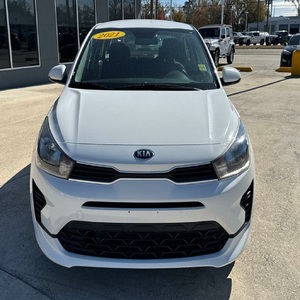Kia Rio S 2021, Tracción Delantera, Transmisión Automática/Manual, Interior de Cuero Oscuro, Motor 4L, Neumáticos R16, Volante a la Izquierda, Control de Velocidad Adaptativo Trasero, Gasolina/Eléctrico - Product Image 1