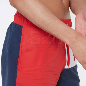 กางเกงขาสั้นชายหาดสำหรับผู้ชายสไตล์สตรีทสีพื้น - Product Image 6