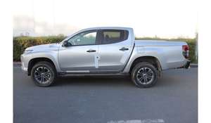 USADO Silver L200 2023-2024 AWD Volante a la Izquierda Asientos de Cuero ACC Automático Cámara Trasera 360 Neumáticos R18 SUV Diésel de 6 Cilindros - Product Image 2