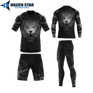 Rashguard en polyester pour homme DSI |   Haut de compression à manches longues UPF50+ respirant, avec coutures plates, résistant à la décoloration et écologique - Product Image 1