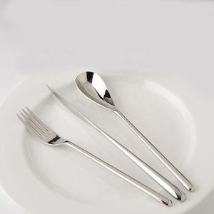 Cubiertos reutilizables para eventos al aire libre, juego de cubiertos con diseño de palo largo completo, cuchillos y cucharas - Product Image 2