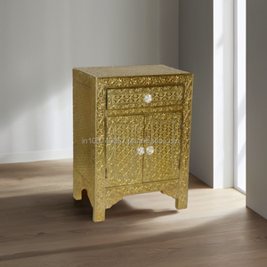 ตู้ข้างเตียงหรูหราทันสมัย ลวดลายทองเหลืองและไม้ สำหรับห้องนอนหรือห้องนั่งเล่น เฟอร์นิเจอร์บ้าน-วัสดุโลหะ - Product Image 2