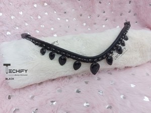 Fronture de luxe en cuir noir en forme de V avec cristaux en forme de goutte suspendus – Accessoire de bride premium - Product Image 3