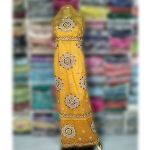 Collection Empress : luxueux tissu George jaune avec décorations en pierres sur motif floral, 100% soie, pour tenue de soirée. - Product Image 1