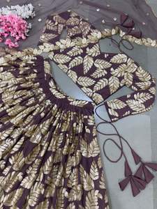 ชุดเสื้อผ้าสำหรับงานแต่งงานและงานปาร์ตี้,ชุดเสื้อผ้าสตรีผ้าไหมเทียมลำดับงานปัก Lehenga Choli กับ Dupatta ผู้ส่งออกแฟชั่นทั่วโลก - Product Image 4