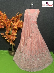 Classique Designer Party Wear Lehenga fortement brodé avec des paillettes Zari Blouse Net Dupatta pour fiançailles ou mariage - Product Image 5