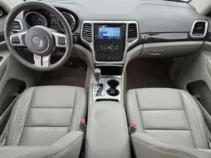 Jeep Grand Cherokee Laredo SUV 2011 con Volante a la Izquierda, Asientos de Cuero y Techo Panorámico - Product Image 2