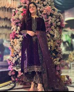 Nuevo Salwar Kameez de Diseño Tradicional con Bordado Pesado y Lentejuelas, Kurti, Parte Superior e Inferior y Dupatta, Estilo Indio, al por Mayor - Product Image 1