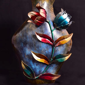 Vase artistique de designer avec motif floral pour le style contemporain de la maison et les centres de table décoratifs fabriqués à la main en Inde - Product Image 1