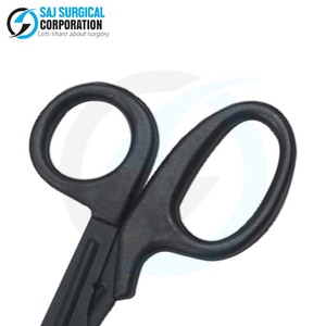 Tijeras ergonómicas de acero inoxidable de diseño negro con asas de agarre de goma suave para un uso cómodo y prolongado - Product Image 5