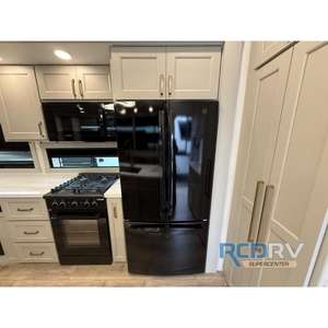 บริงเคิลลี่ รุ่น 2026 G 4100 รถบ้านอลูมิเนียมสีเทาสุดหรู 3 สไลด์ รองรับผู้โดยสาร 8 คน แบบ Fifth Wheel พร้อมระบบกันสะเทือนอิสระ - Product Image 6