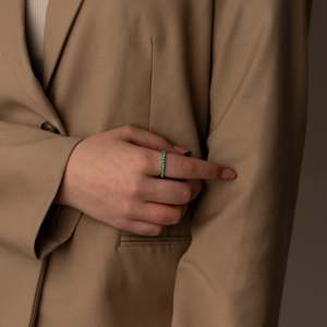 Bague en platine avec grappe de pierres naturelles taille ovale, sertissage invisible, plaqué rhodium, bijoux fins - Product Image 3