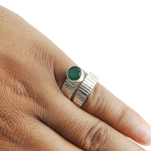 แหวนพลอยโอนิกซ์สีเขียวธรรมชาติดีไซน์แบบแฮนด์เมดสีเขียวดีไซน์หรูหราแหวนประทับ925เครื่องประดับชั้นดีทำจากเงินสเตอร์ลิง - Product Image 3