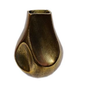 Florero de metal de estilo escandinavo Florero de metal de diseño antiguo de gran venta con atractivos patrones hechos a mano - Product Image 1