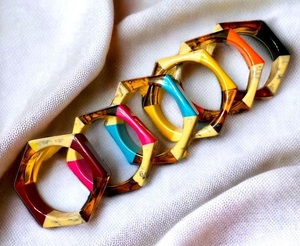 Bracelets en résine haut de gamme faits à la main pour femmes, finition brillante élégante, légers, imperméables, bijoux de mode, couleurs personnalisées pour tous les jours - Product Image 4