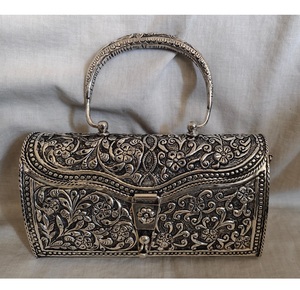 Elegante Bolso de Plata de Ley 925 para Mujer, Regalo de Boda, Creado con Habilidad Artística para Brindar Función Práctica, India - Product Image 1