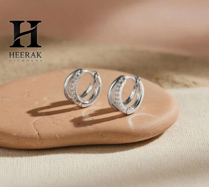 Modernos Pendientes Huggie de Doble Hilera con Diamantes Cultivados en Laboratorio, Oro Sólido de 14K, Pendientes de Aro Minimalistas de Dos Hileras para Mujer - Product Image 5