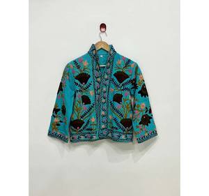 Veste en broderie Suzani faite à la main de couleur turquoise, veste d'hiver, veste courte Suzani, manteau brodé Suzani - Product Image 1