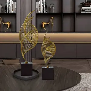 Sculpture de Tigre en Aluminium Fait Main Plaqué Argent Faune Sauvage Féroce Fontaine Moderne Polie ZAHID - Product Image 3