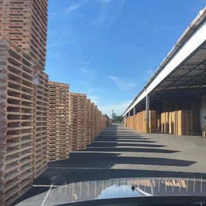 Euro Single Faced 4-Way Entry Industrial Wooden Pallet 17kg 2.0T Dynamic Load Capacity Warehouse Use Model 82642 - Product Image 4