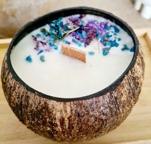 2025 Trendy Eco-Candles Handmade Glossy Coconut Shell for Stylish Home Decor and Cultural Tourism Gift Sets - Product Image 3